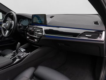 Fahrzeugabbildung BMW 540d xDr Tour HUD ACC Pano 360° Bowers & Wilkins