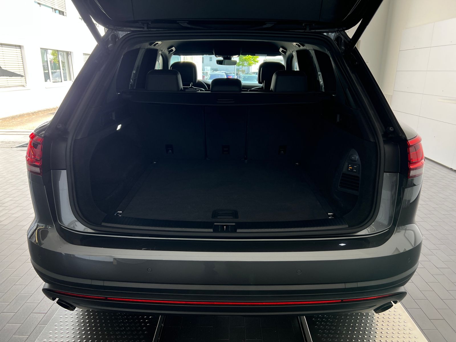 Fahrzeugabbildung Volkswagen Touareg 3.0 V6 TDI 4MOTION *Luftfederung, AHK, L
