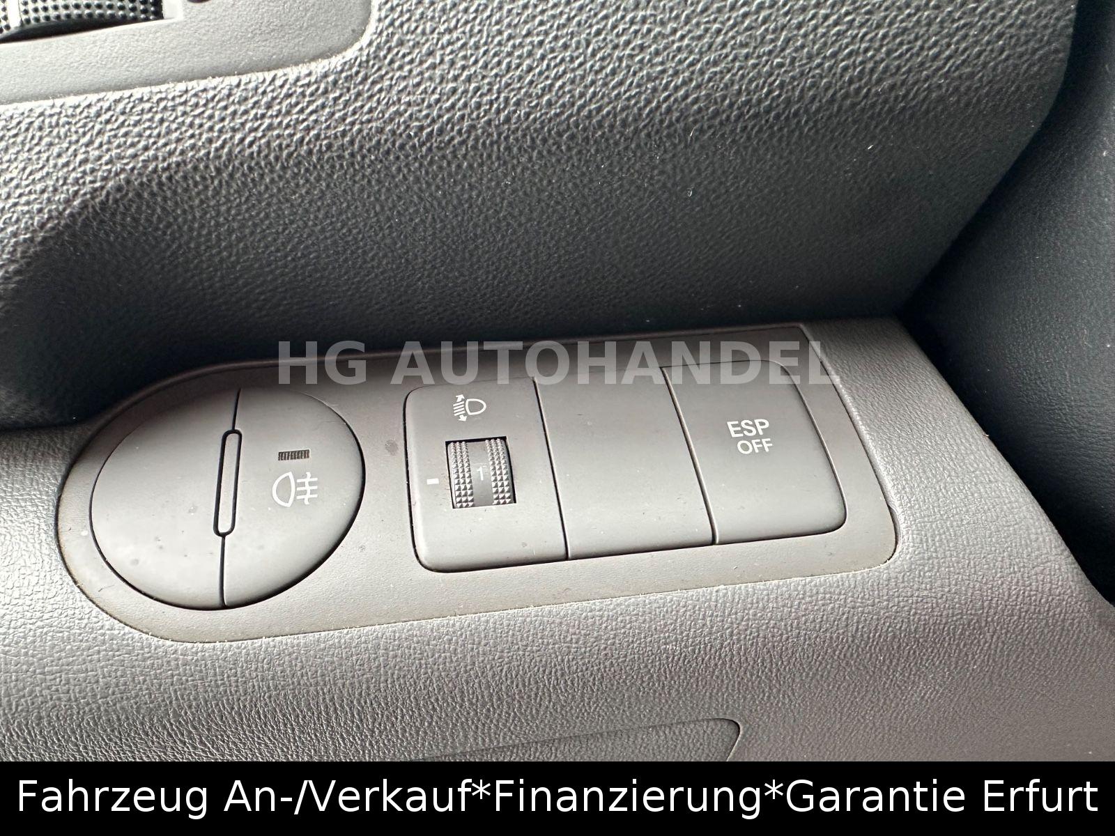 Hyundai H-1 Kasten 8-fach bereift