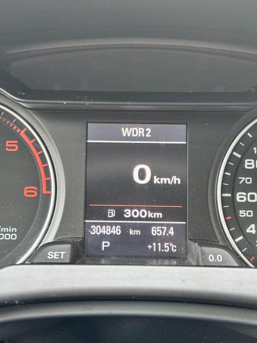 Audi A4 2010 — photo 9