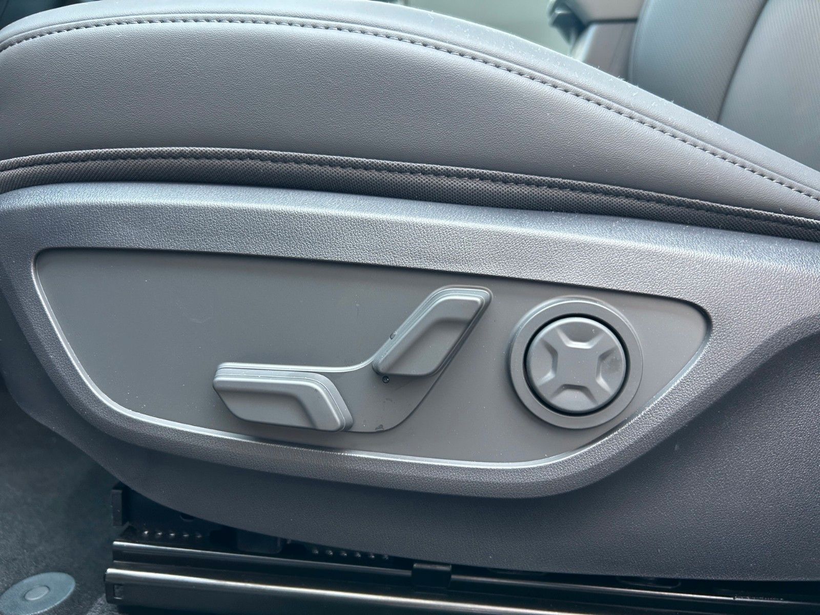 Fahrzeugabbildung Kia Seltos 1.6T 180 DCT VISION SOUNDNAV