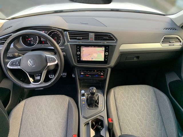 Tiguan 1.5 TSI MOVE IQ.LIGHT+NAV+KAMERA+STANDHZG