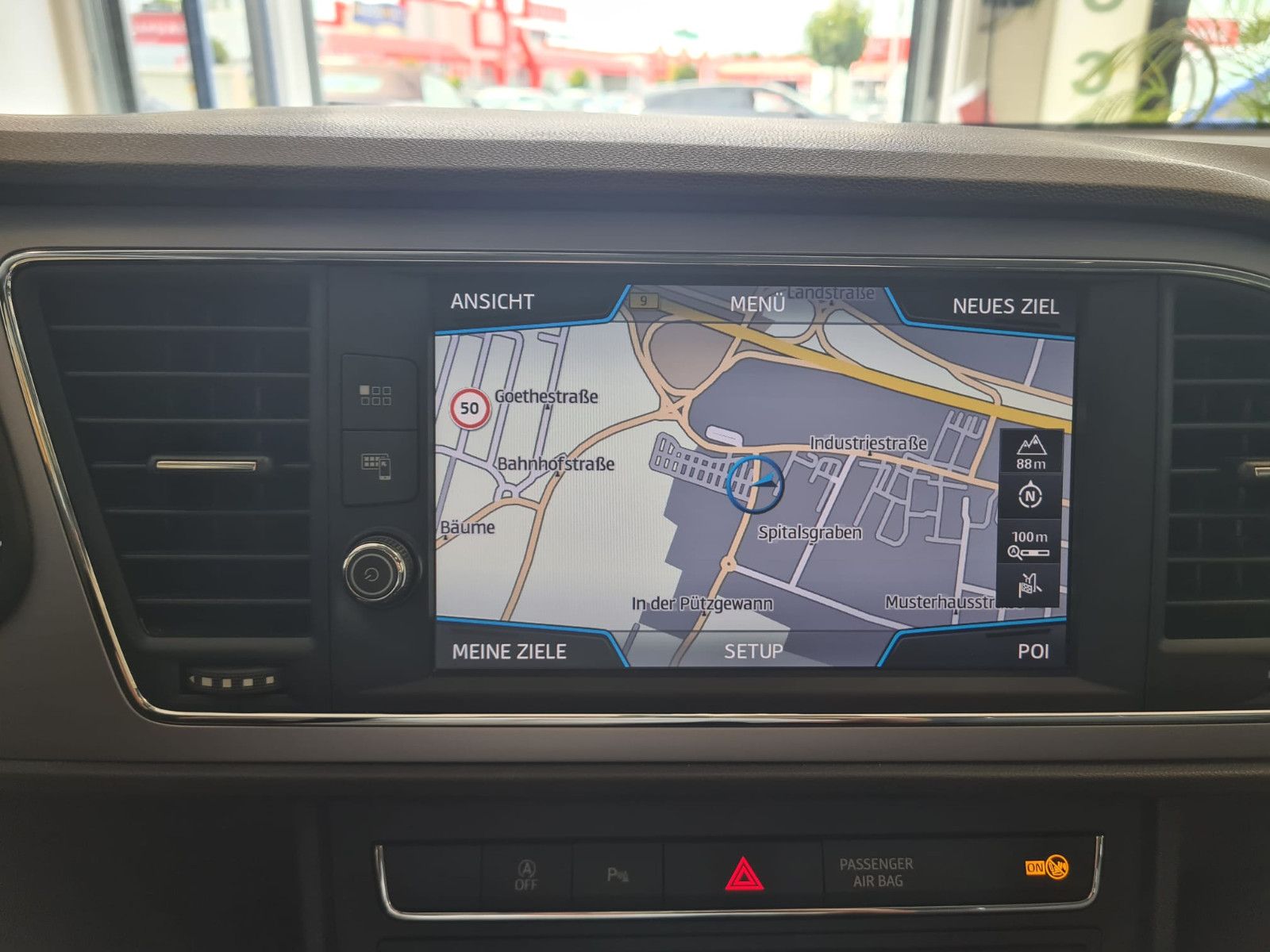 Fahrzeugabbildung SEAT Leon Style / 1. HAND / SCHEKCHEFT / GARANTIE