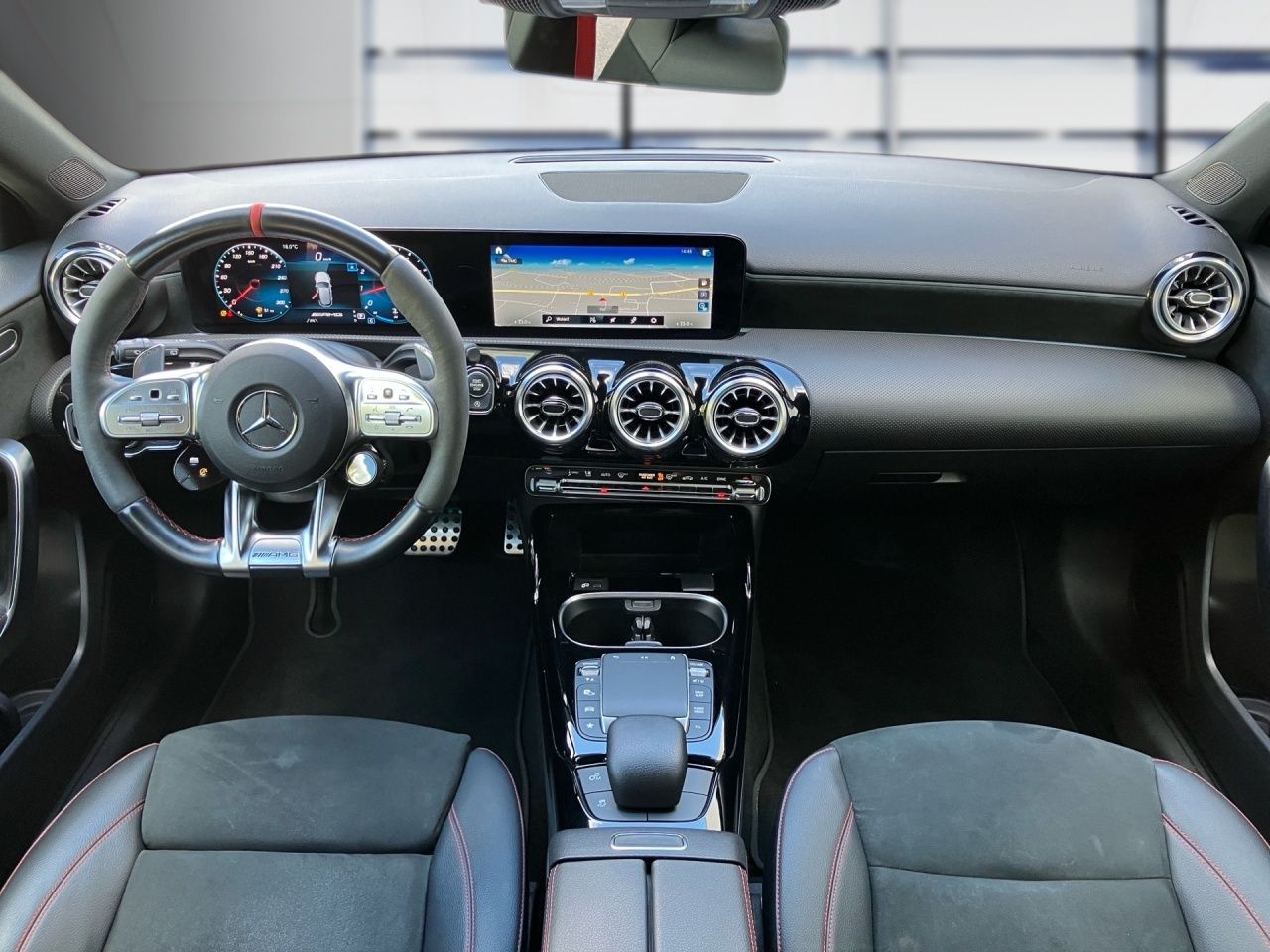 Fahrzeugabbildung Mercedes-Benz AMG A 45 4M+ NIGHT+MULTIBEAM+KEYL+AMBIENTE+KAM++