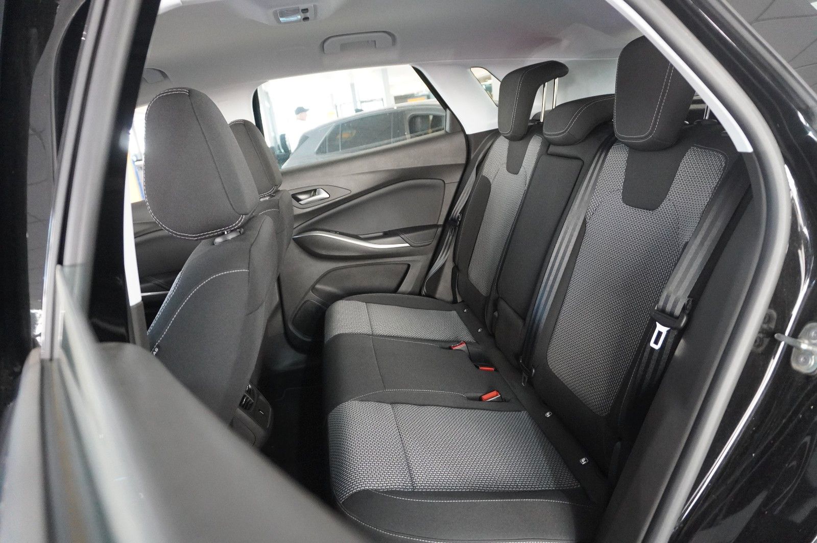 Fahrzeugabbildung Opel Grandland (X) 1.6T EDITION HYBRID NAVI/LED/VIRT.