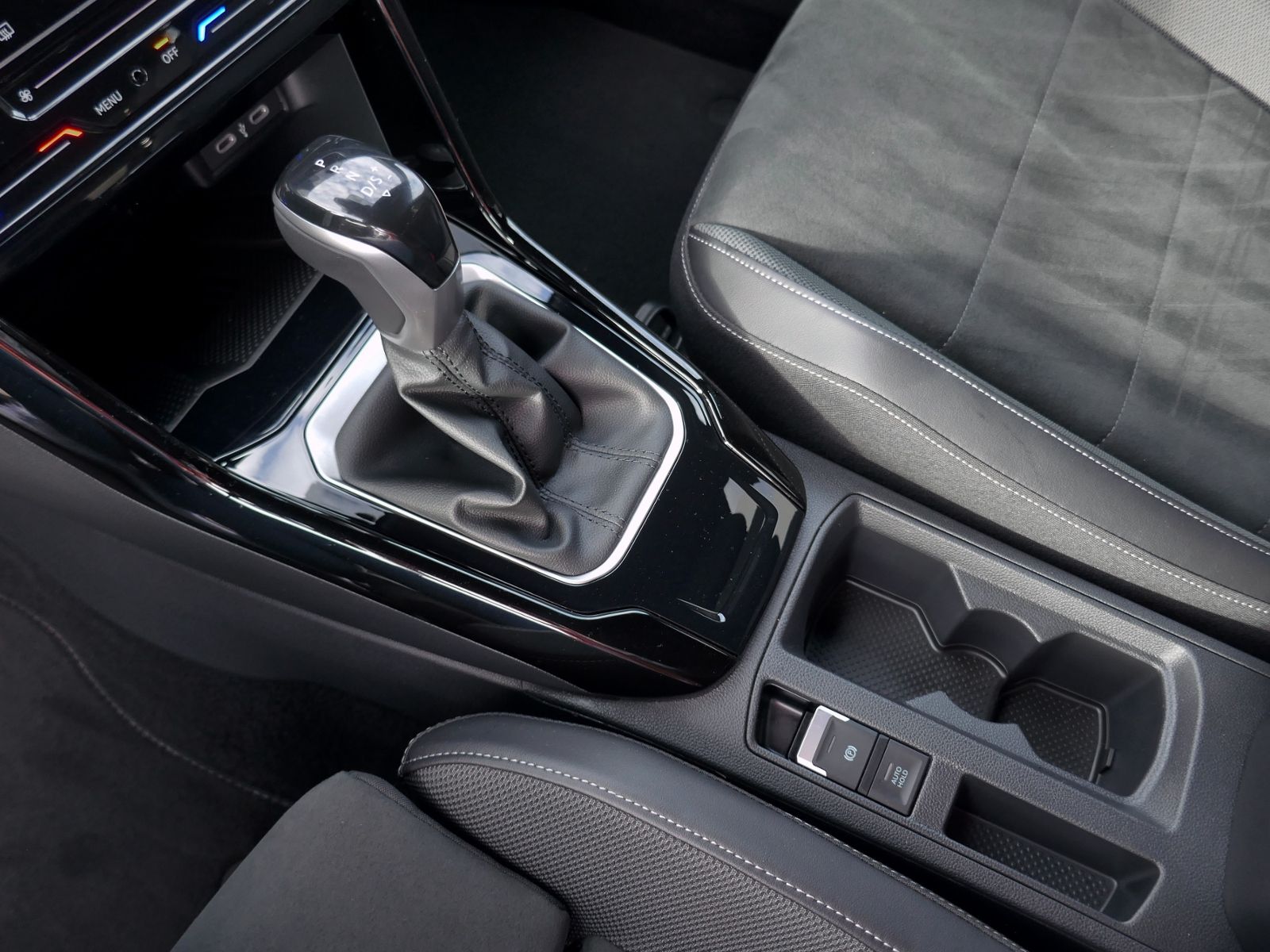 Fahrzeugabbildung Volkswagen T-Roc R-Line 1.5 TSI DSG | LED AHK RFK ACC