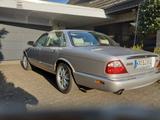 Jaguar XJ8 - gebrauchte Jaguar XJ8 aus dem Jahr 2000