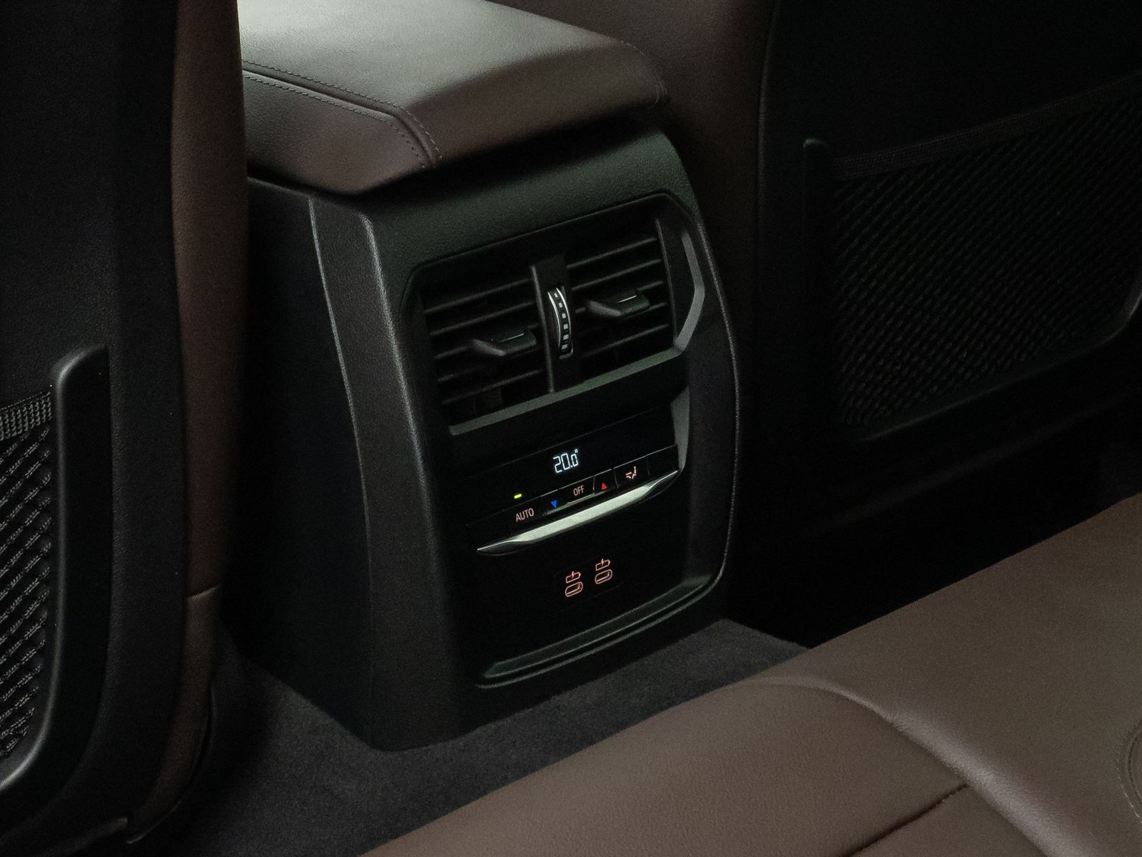 Fahrzeugabbildung BMW 330e xD Kamera HUD DAB Alarm Komfort LED Sport