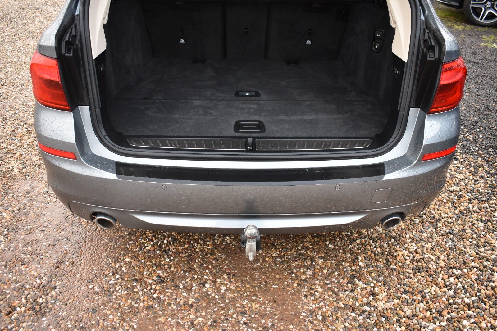 Fahrzeugabbildung BMW 520d Touring M Sportfahrwerk HUD AHK Keyless ACC