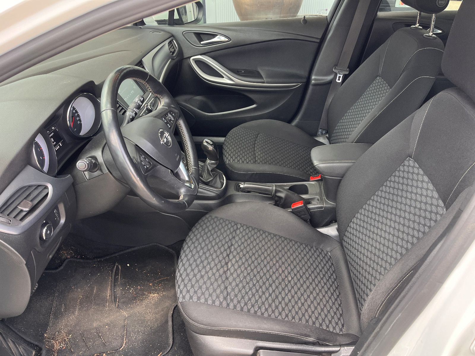 Fahrzeugabbildung Opel Astra K Sports Tourer Edition Seitenschaden
