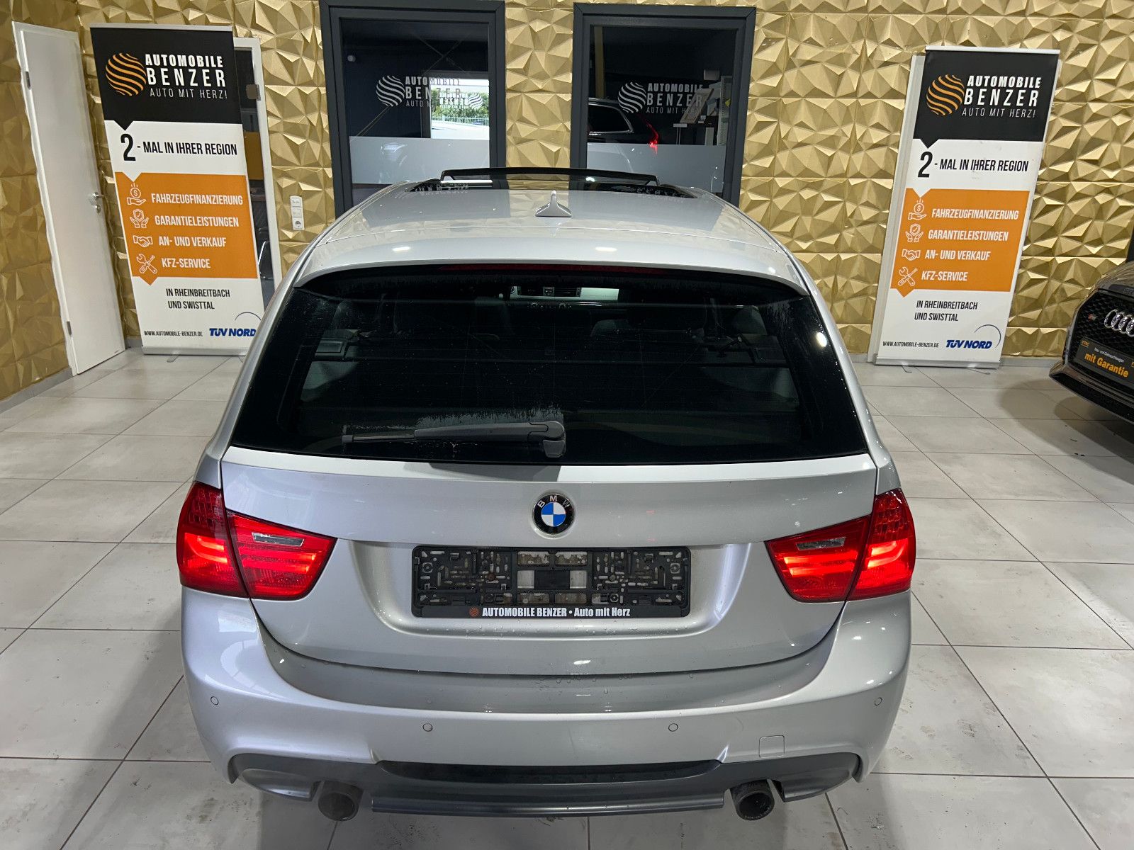 Fahrzeugabbildung BMW 335i xDrive/PANO/ALCANTARA/NAVI/PDC/TEMPOMAT