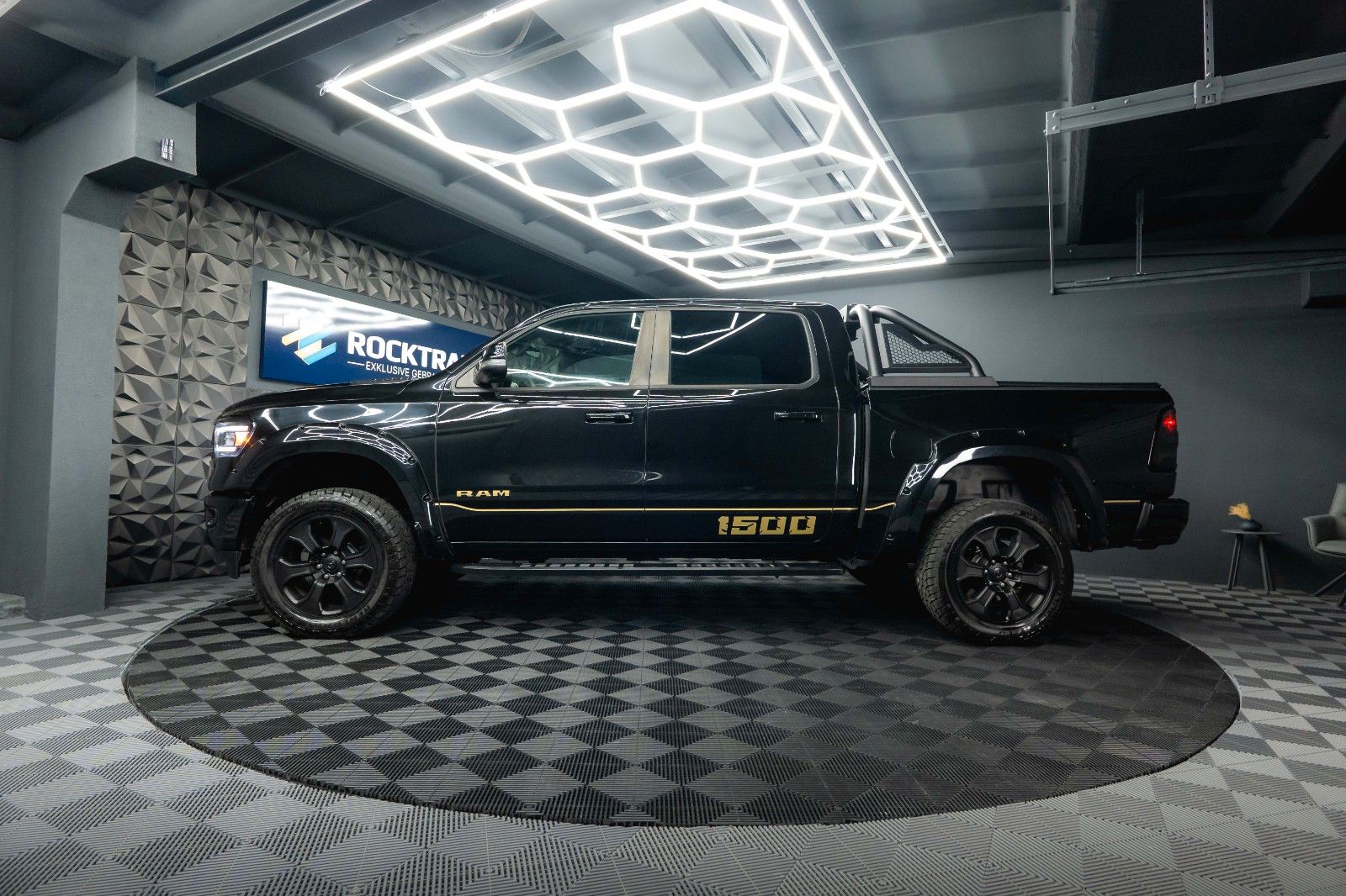 Fahrzeugabbildung Dodge RAM 5.7 V8 HEMI 4x4 OFFROAD NightPaket AXLE LOCK