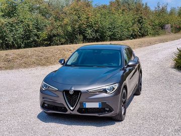 Alfa-Romeo Stelvio - 2