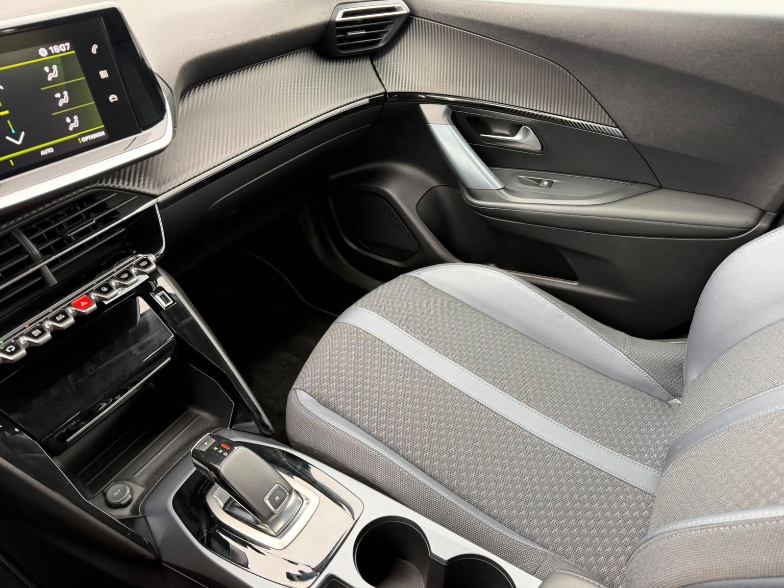 Peugeot 2008 Allure 1.5 BlueHDi Kamera/3-D Cockpit