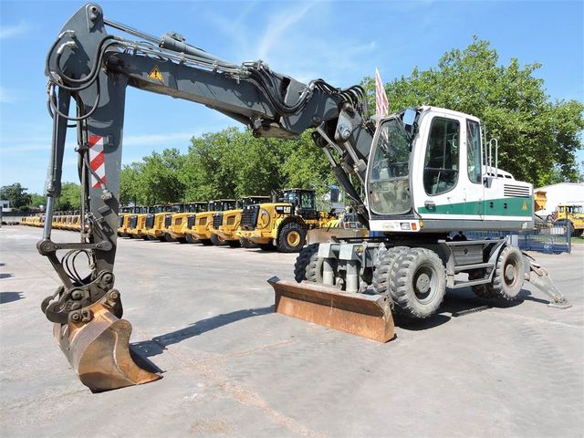 Liebherr A900C