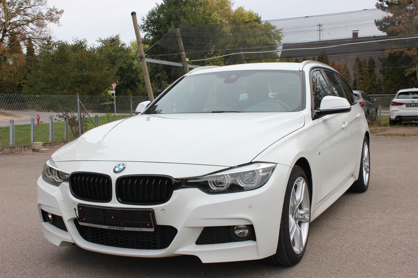 BMW 318dA Touring Sportpaket-Navi-LED-LM18"-2.Hand