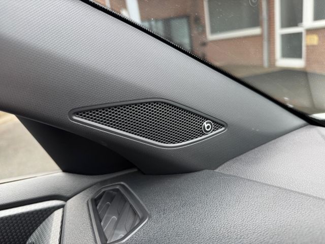 T-Cross 1.0 TSI Life R-Line Sitzh. Beats Kamera