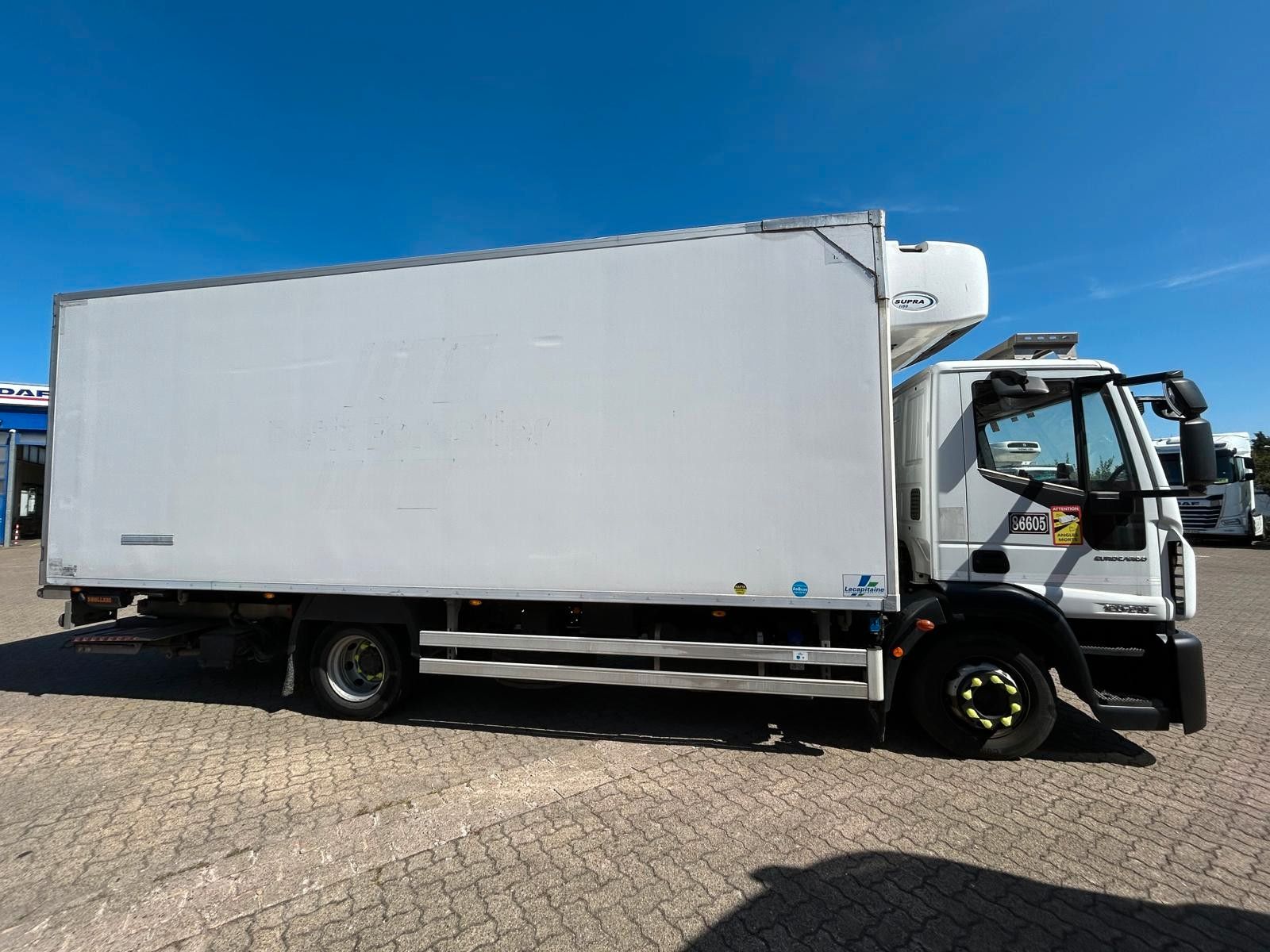 Fahrzeugabbildung Iveco 120E21 Kühlkoffer, Carrier, Dhollandia