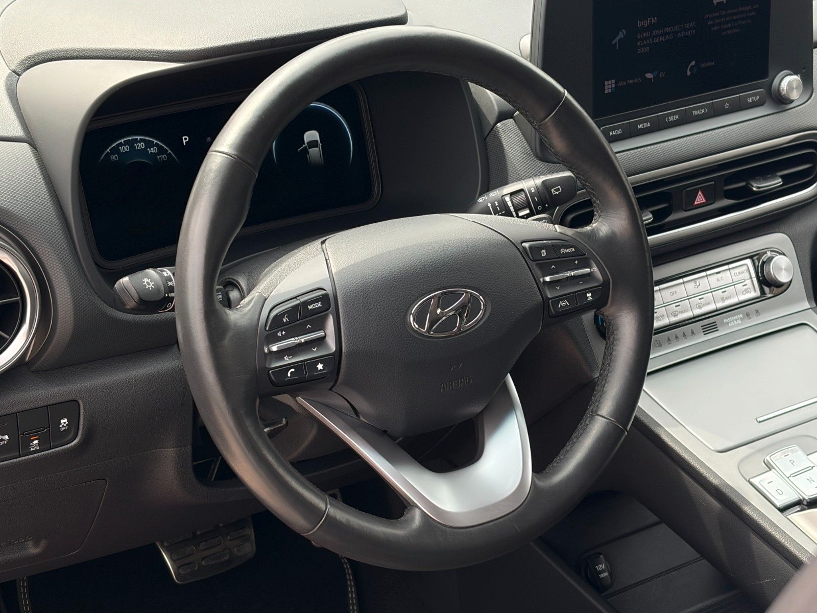 Fahrzeugabbildung Hyundai KONA E Select ACC PDC CAM SHZ LKAS CarPlay