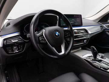 Fahrzeugabbildung BMW 530d Luxury Line Kamera DAB HiFi Stop&Go Alarm