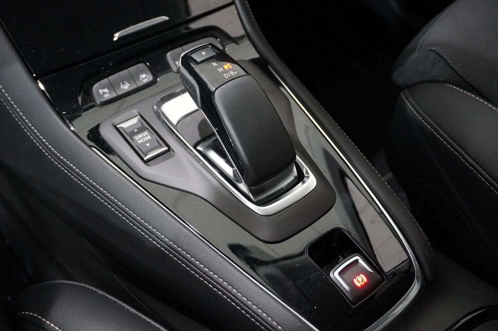 Fahrzeugabbildung Opel Grandland (X) 1.6T GSe HYBRID 4X4 NAVI/LED/SPORT