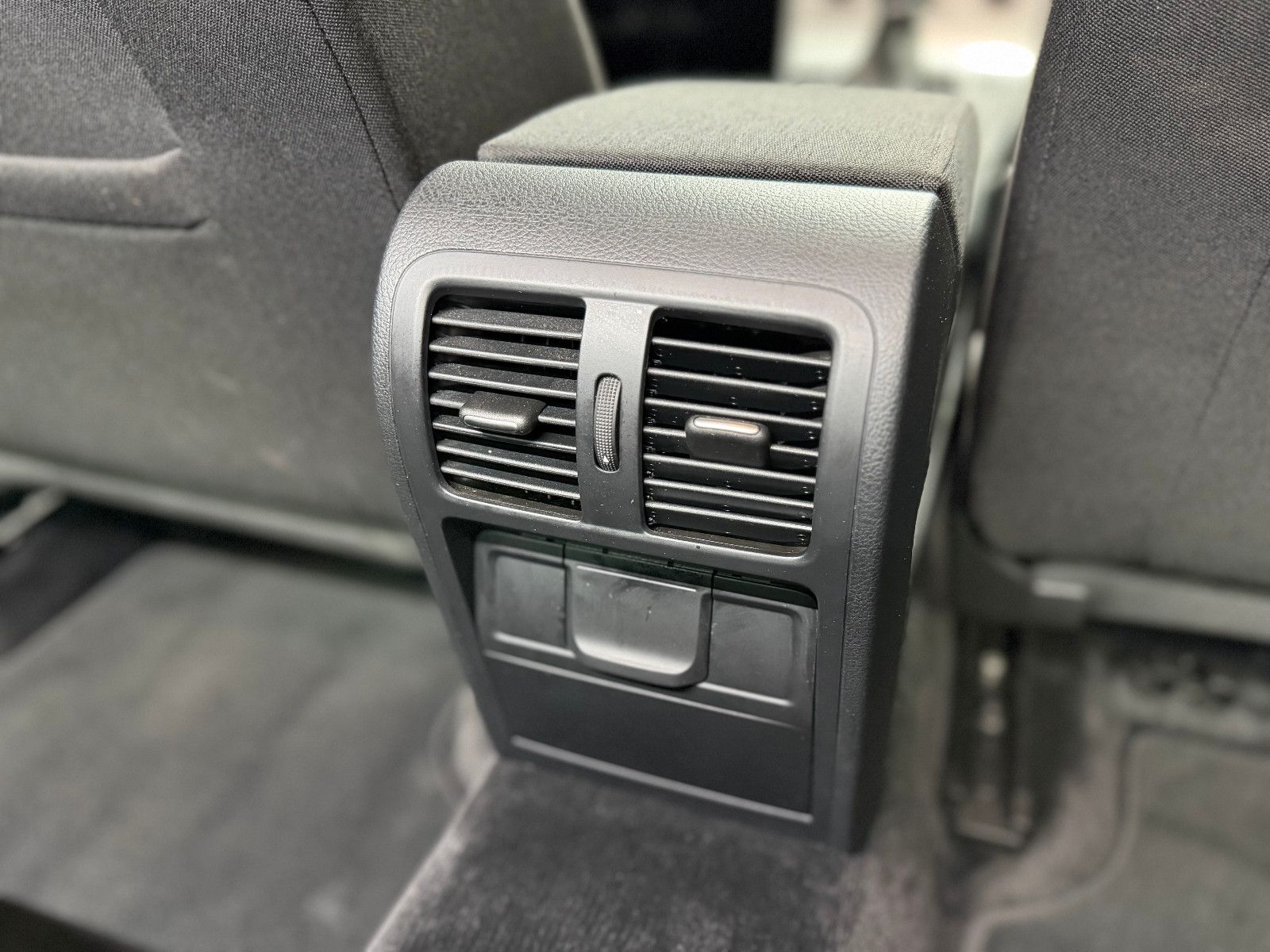 Fahrzeugabbildung Volkswagen Passat Lim. 2.0 TDI Comfortline|PDC|NAVI|AHK