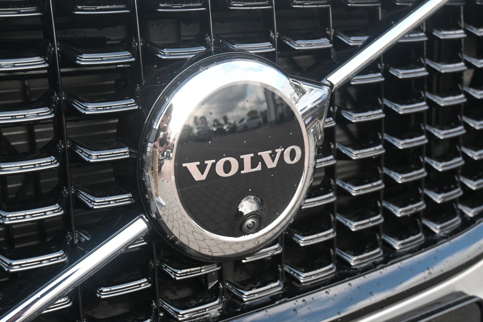 Fahrzeugabbildung Volvo XC60 B4 D AWD Ultimate B&W*STDHZG*LUFT*360°*ACC