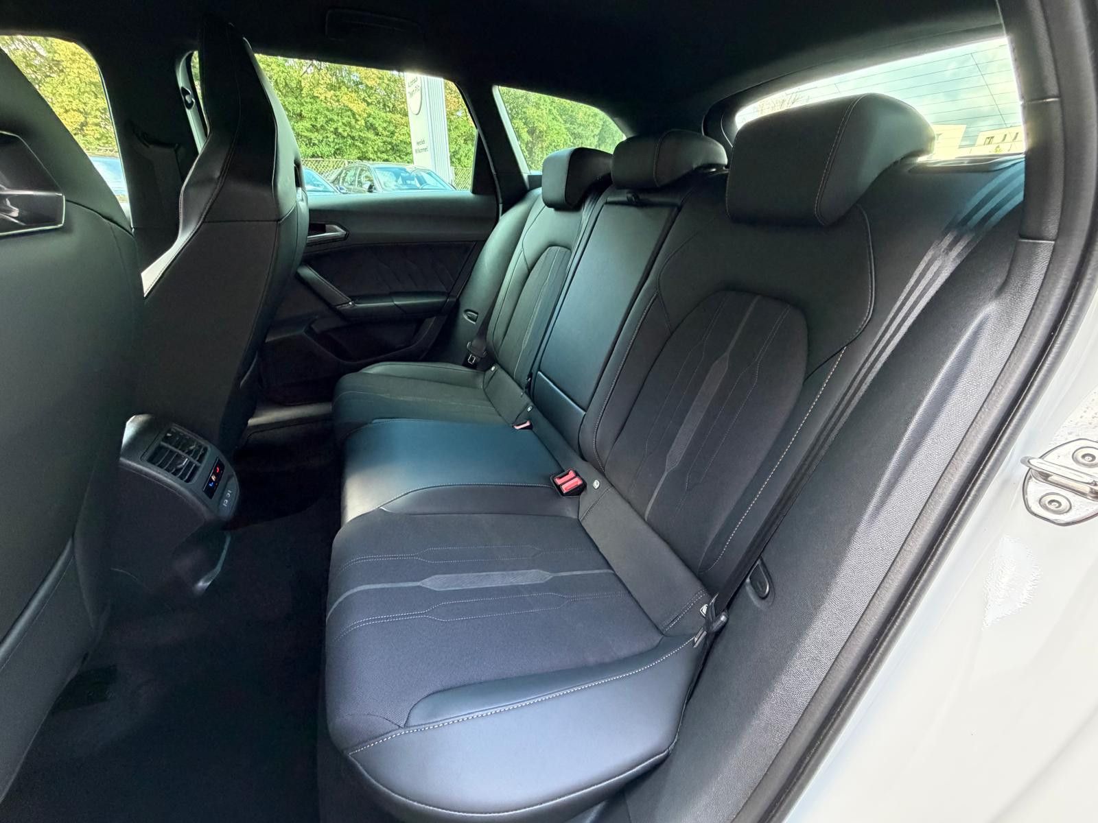 Fahrzeugabbildung CUPRA Leon 2.0 TSI VZ >VIRTU+LED+NAVI+PDC+DAB+19"+