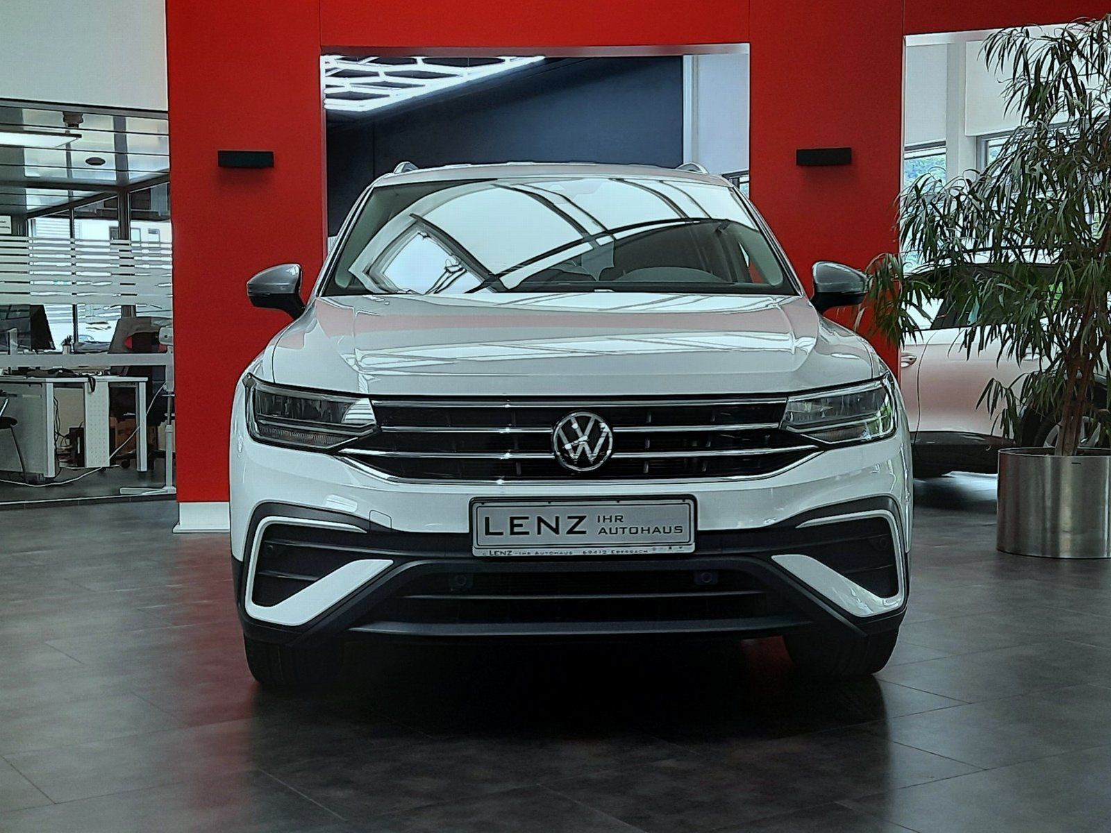 Fahrzeugabbildung Volkswagen Tiguan Allspace Life TDI *Standhzg*Navi*Cam*LED*