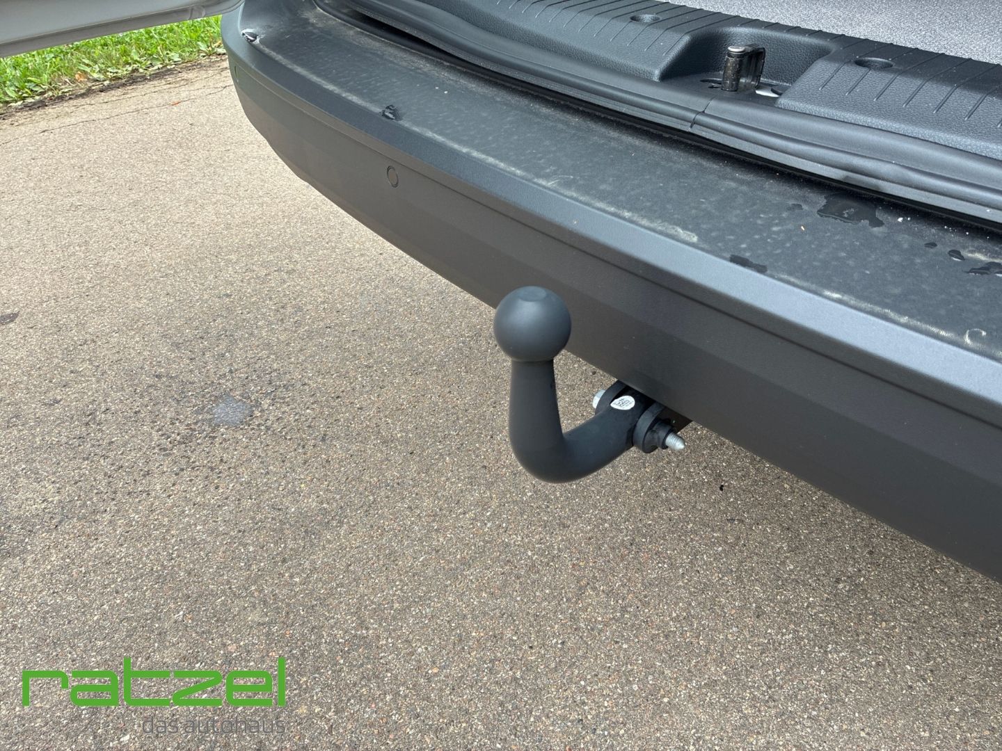 Fahrzeugabbildung Volkswagen Caddy Cargo Maxi 2.0 TDI AHK+DAB+Klima+PDC+Regal