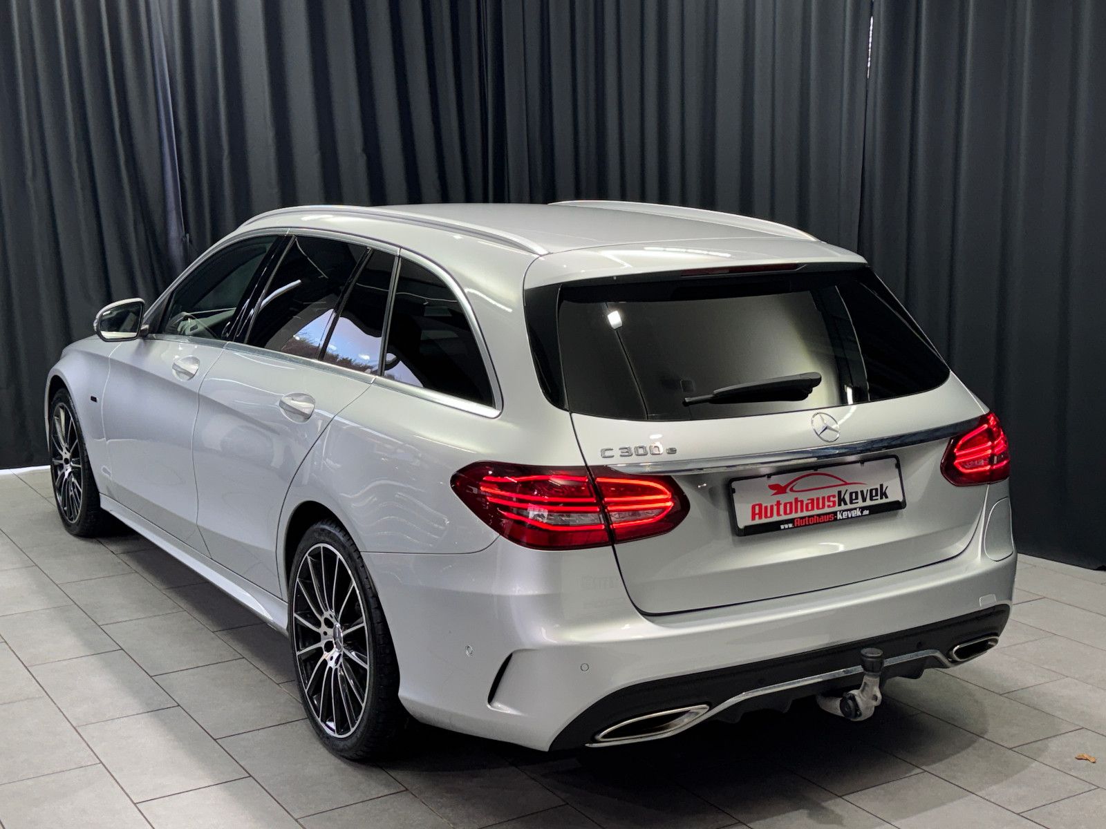 Fahrzeugabbildung Mercedes-Benz Mercedes Benz C 300e T-Modell |BURMESTER|AHK