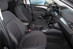 Fahrzeugabbildung Ford Focus 1,5 EcoBlue Titanium Turnier Winter Paket