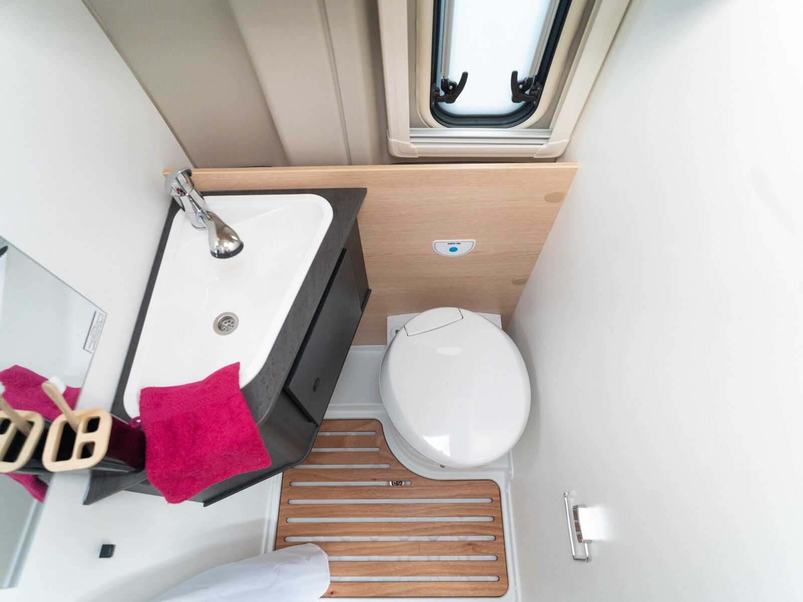 Fahrzeugabbildung Sunlight Adventure Cliff 602 AKTION*Rahmenfenster