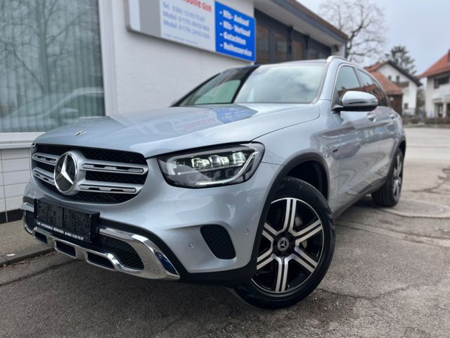 Mercedes-Benz GLC 300 e 4Mat Pano+AHK+19"+LED+R-Kamera