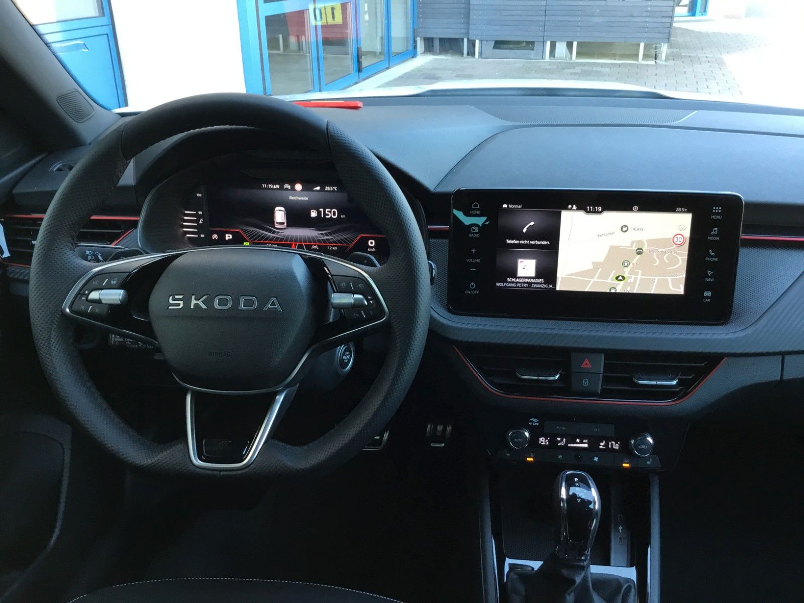 Fahrzeugabbildung SKODA Kamiq 1.5 TSI DSG Monte Carlo+AHK+Navi+Kamera