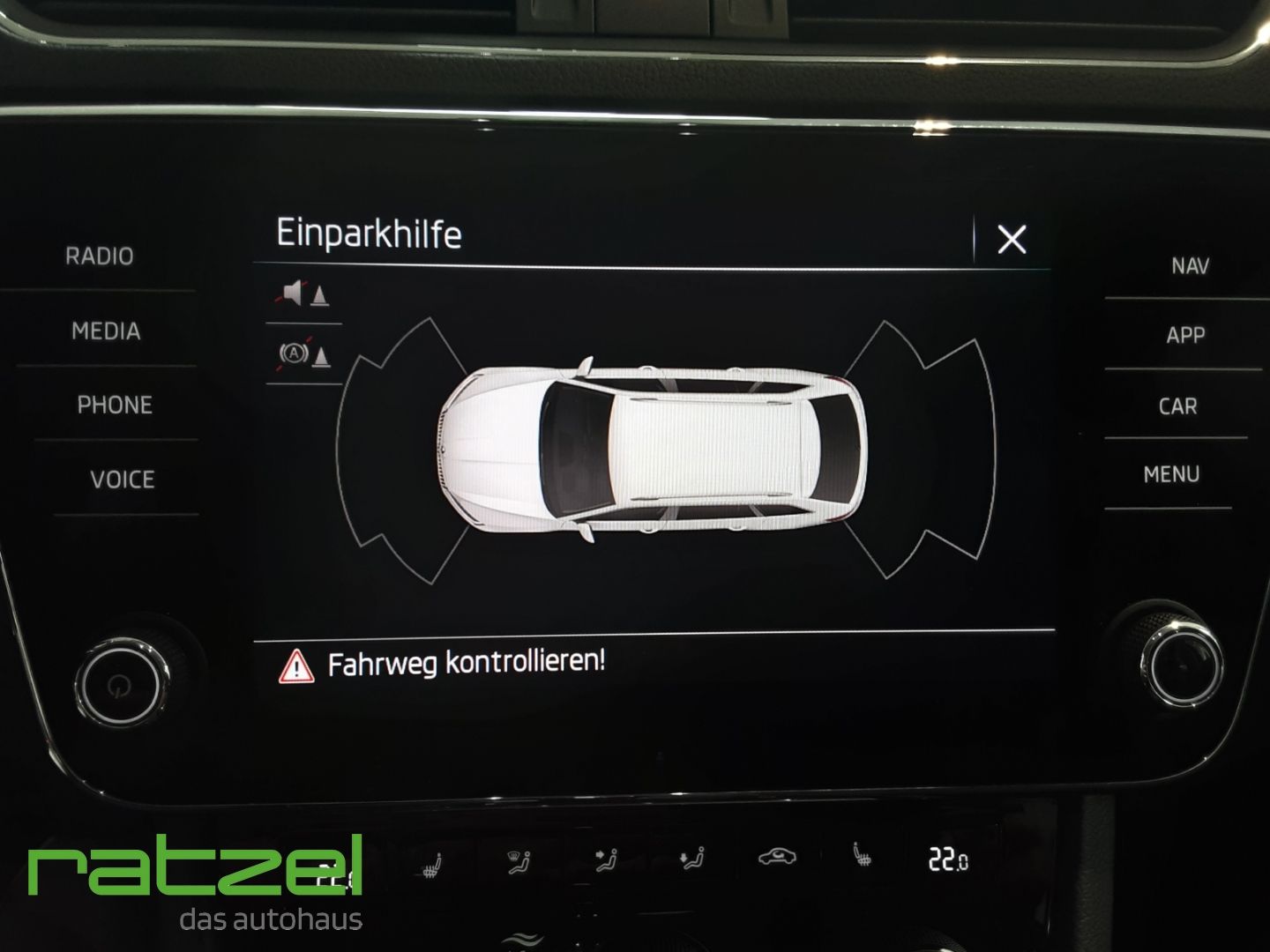 Fahrzeugabbildung SKODA Superb Combi STYLE 2.0 TSI Dig.Cockpit Memory Si