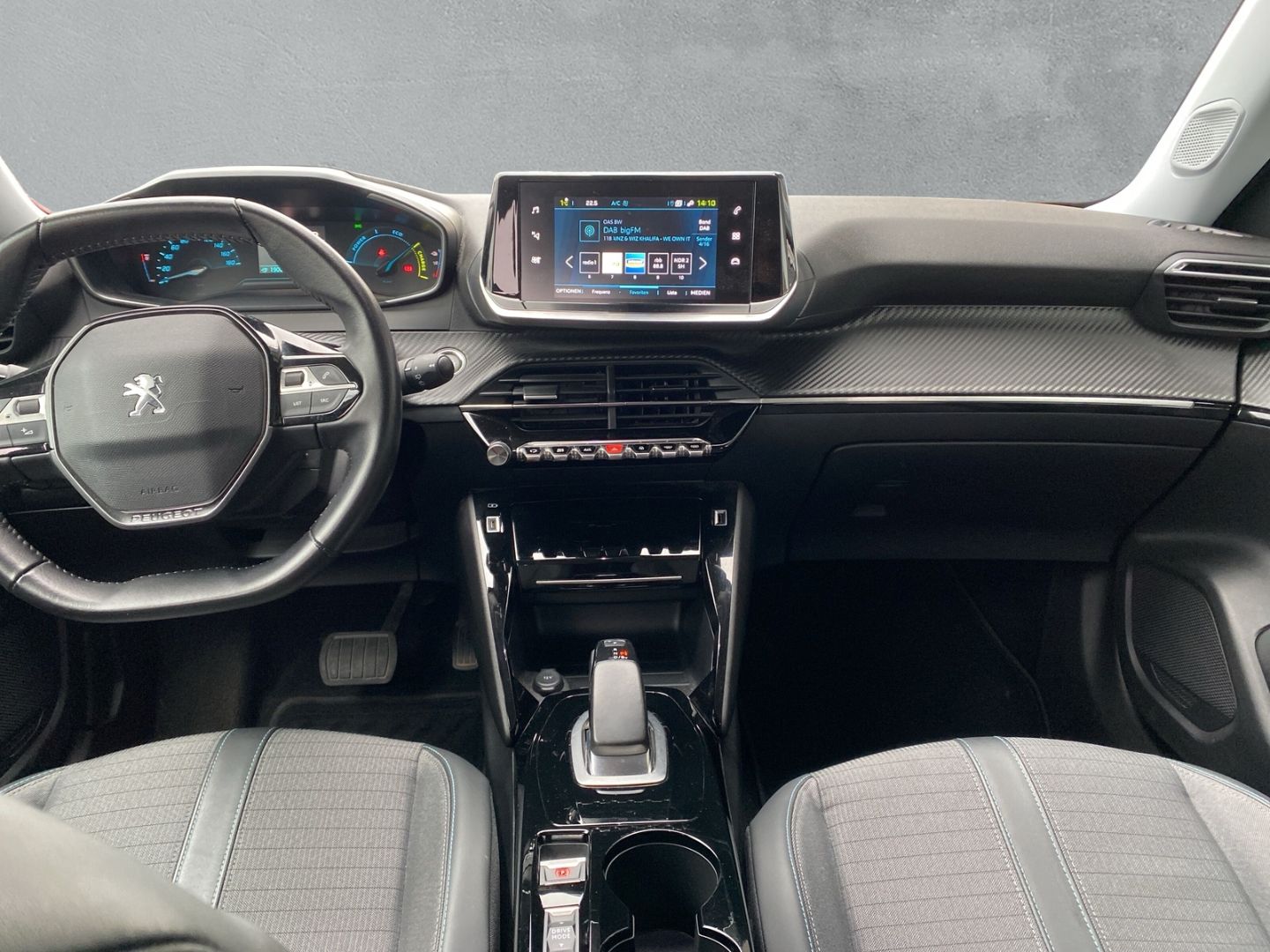 Fahrzeugabbildung Peugeot 2008 e- Allure Elektromotor 136 *Navi*Kamera*Sit