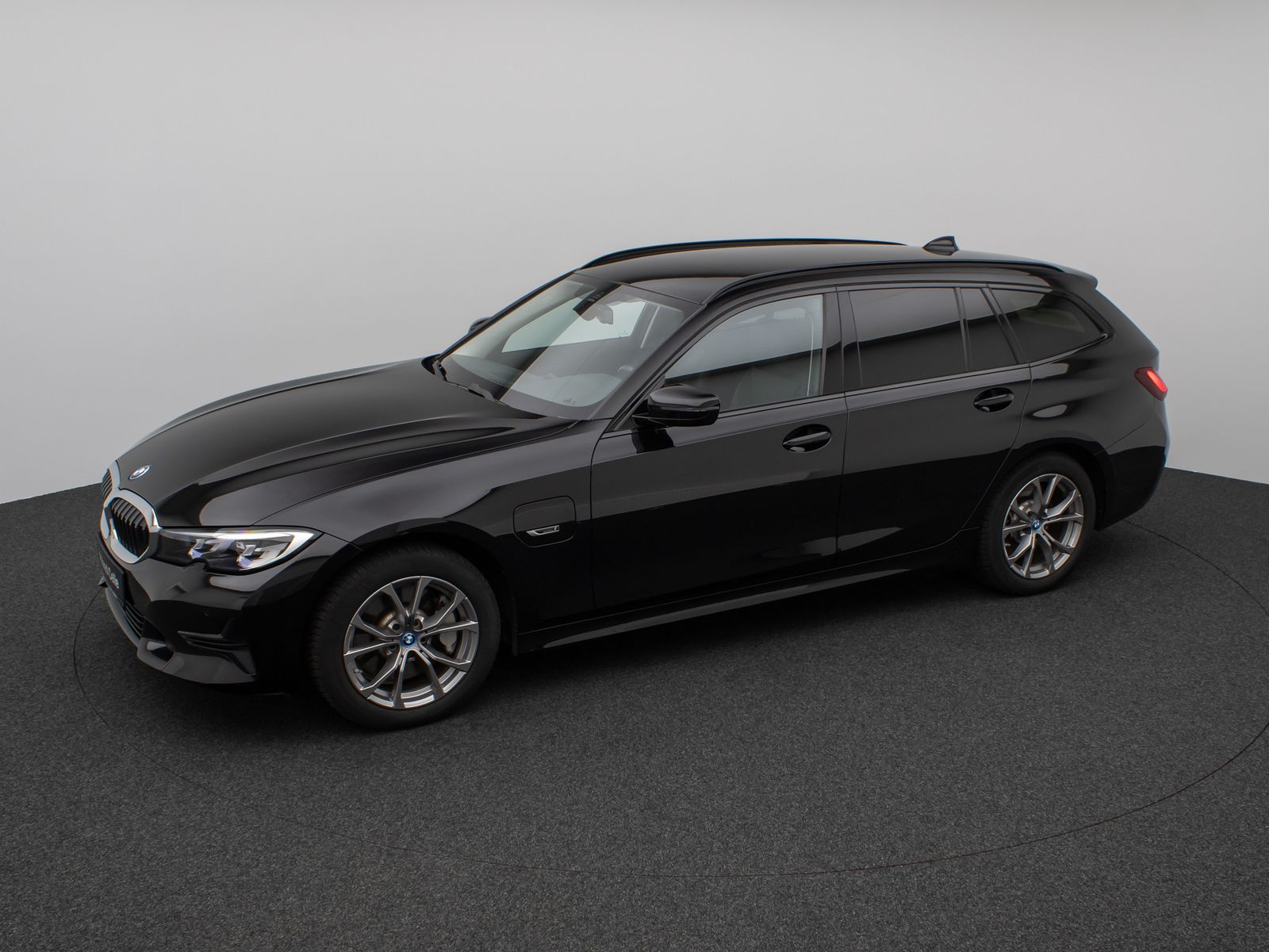 Fahrzeugabbildung BMW 330e Sport Line DAB HiFi WLAN Stop&Go PDC Alarm