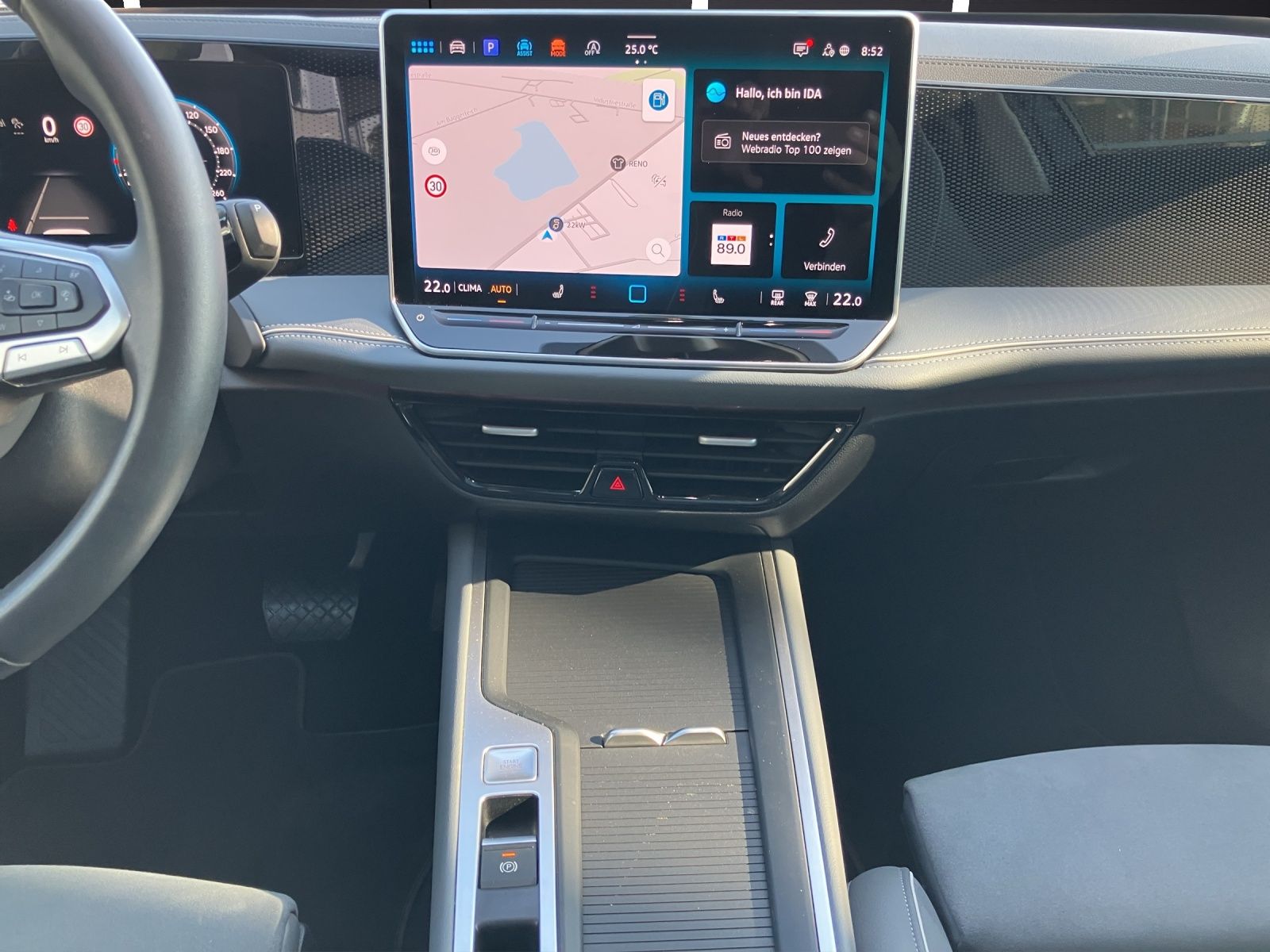 Fahrzeugabbildung Volkswagen Passat Variant eTSI Business DSG LED Navi ACC DC