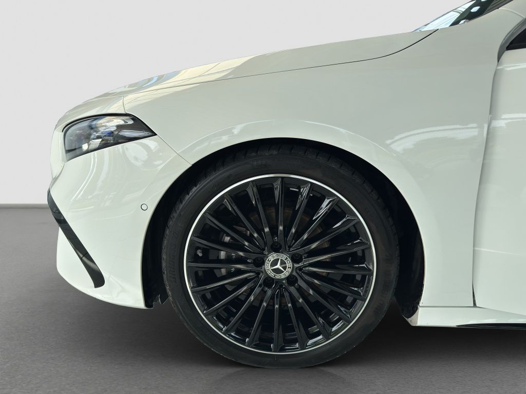 Fahrzeugabbildung Mercedes-Benz A 200 AMG Line AMG*Night*Navi*PDC*ParkAss*RFK
