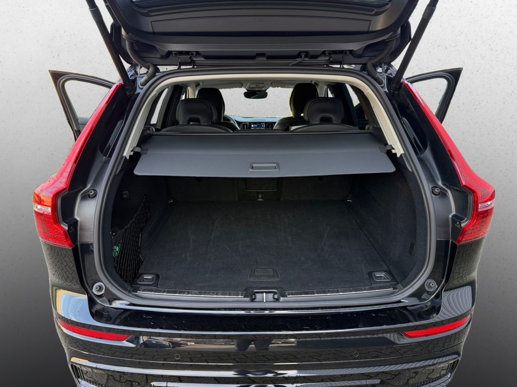 VOLVO XC60 B5 B AWD Ultra Dark Harman/Kardon 360° VOLVO XC60 B5 B AWD Ultra Dark Harman/Kardon 360°