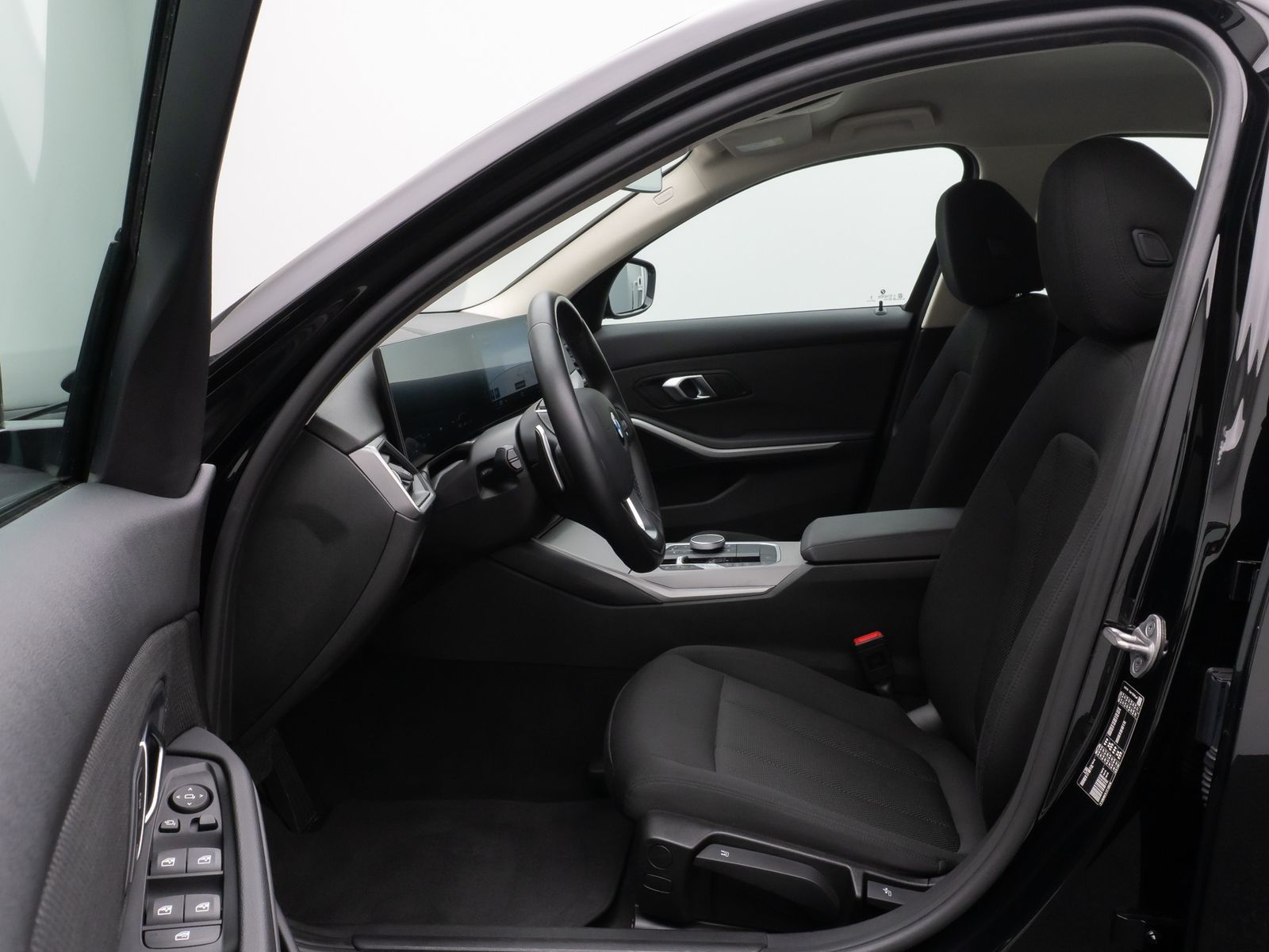 Fahrzeugabbildung BMW 318i DAB PDC Widscreen Geschwindigkeitsreg LED