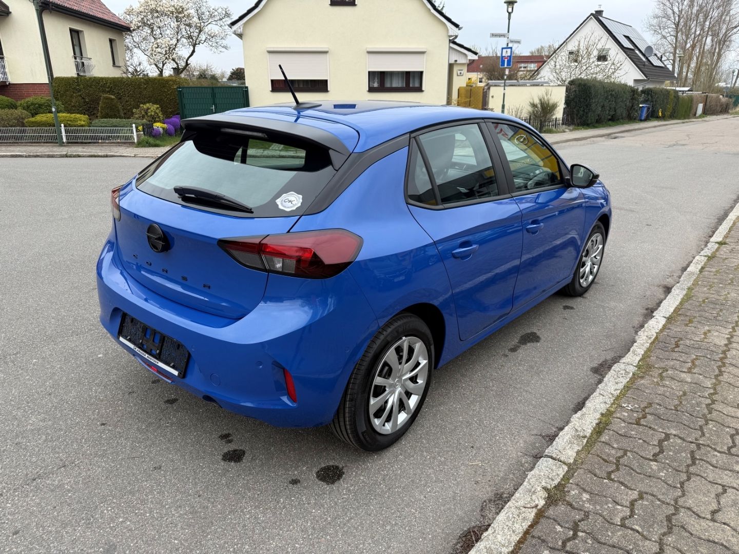 Fahrzeugabbildung Opel Corsa F Edition mit Tech+Winter+Komfort-Paket