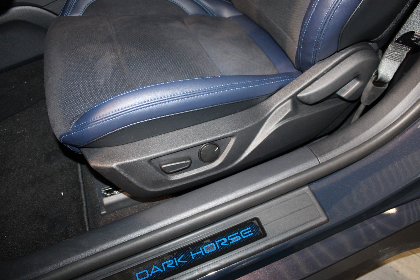 Fahrzeugabbildung Ford Mustang 5.0 Ti-VCT V8 Dark Horse AUTOMATIK