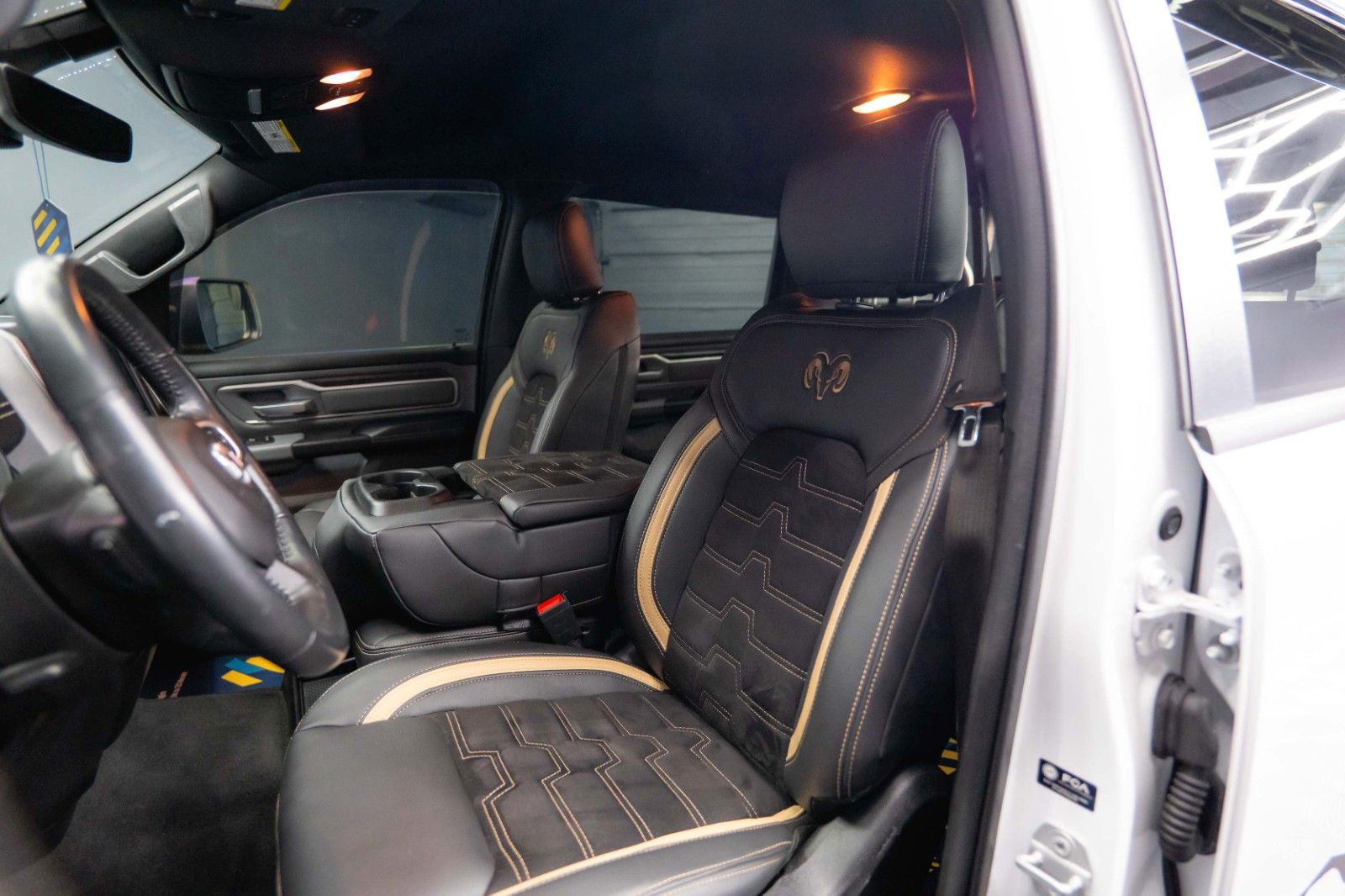 Fahrzeugabbildung Dodge RAM 5.7 V8 HEMI 4x4 OFFROAD Night-Paket Limited