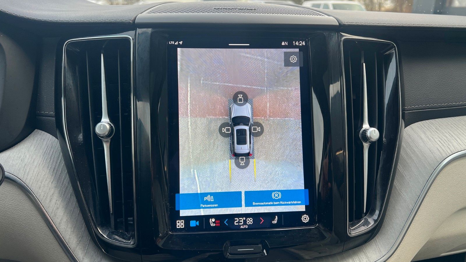 Fahrzeugabbildung Volvo XC60 B5 D Ultimate Dark AWD*360°*AHK*HUD*LUFT*