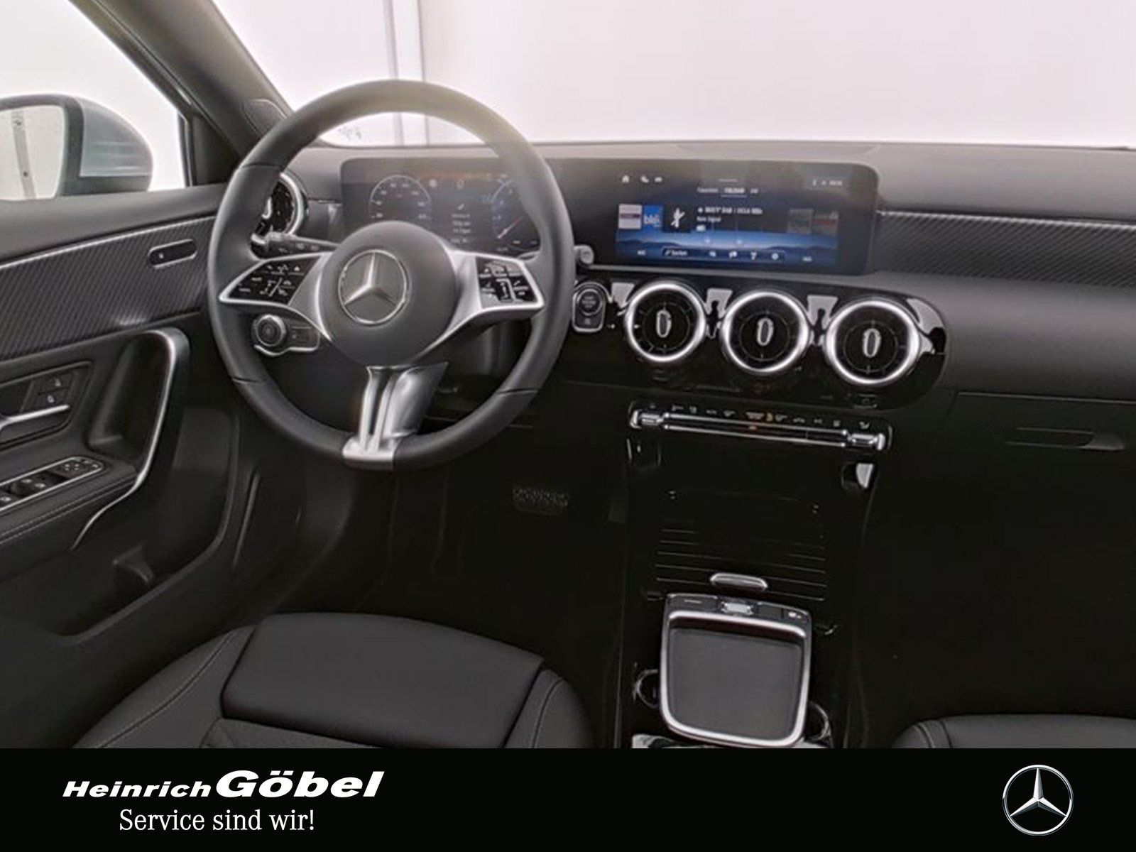 Fahrzeugabbildung Mercedes-Benz A 180 PROGRESSIVE+AHK+STANDHZ+LED+KAMERA+CARPLAY