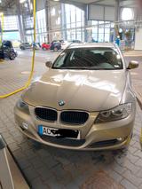 BMW 320i Touring mit schwenkbarer AHK - BMW 320 aus 2009: Kombi, 320i