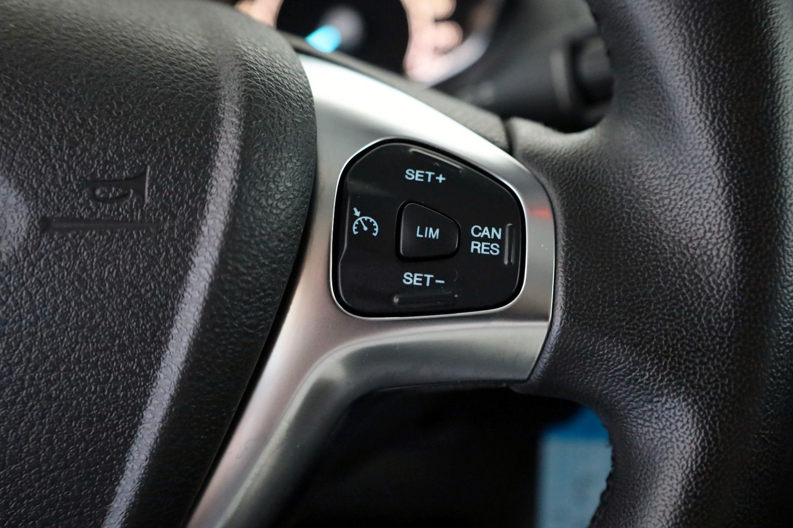 Fahrzeugabbildung Ford Tourneo Courier Titanium SH,GRA,Apple CarPlay
