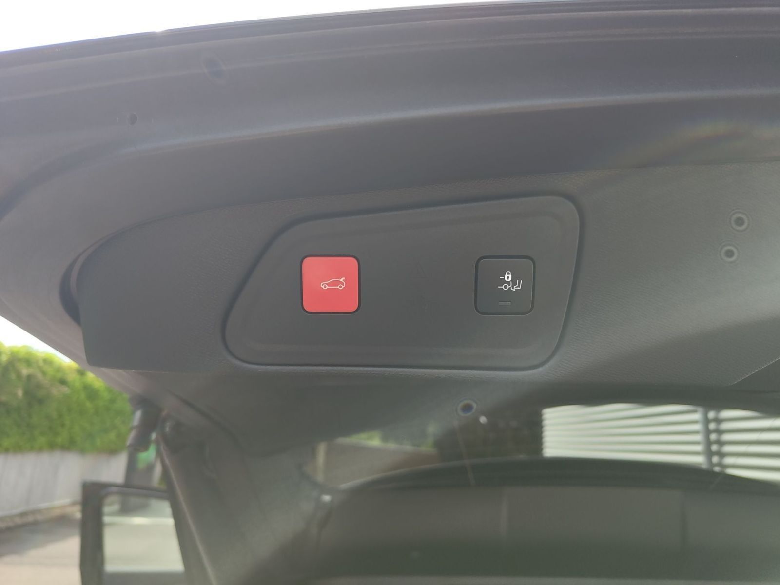 Fahrzeugabbildung Peugeot 3008 1.2 PureTech 130 Allure AHK